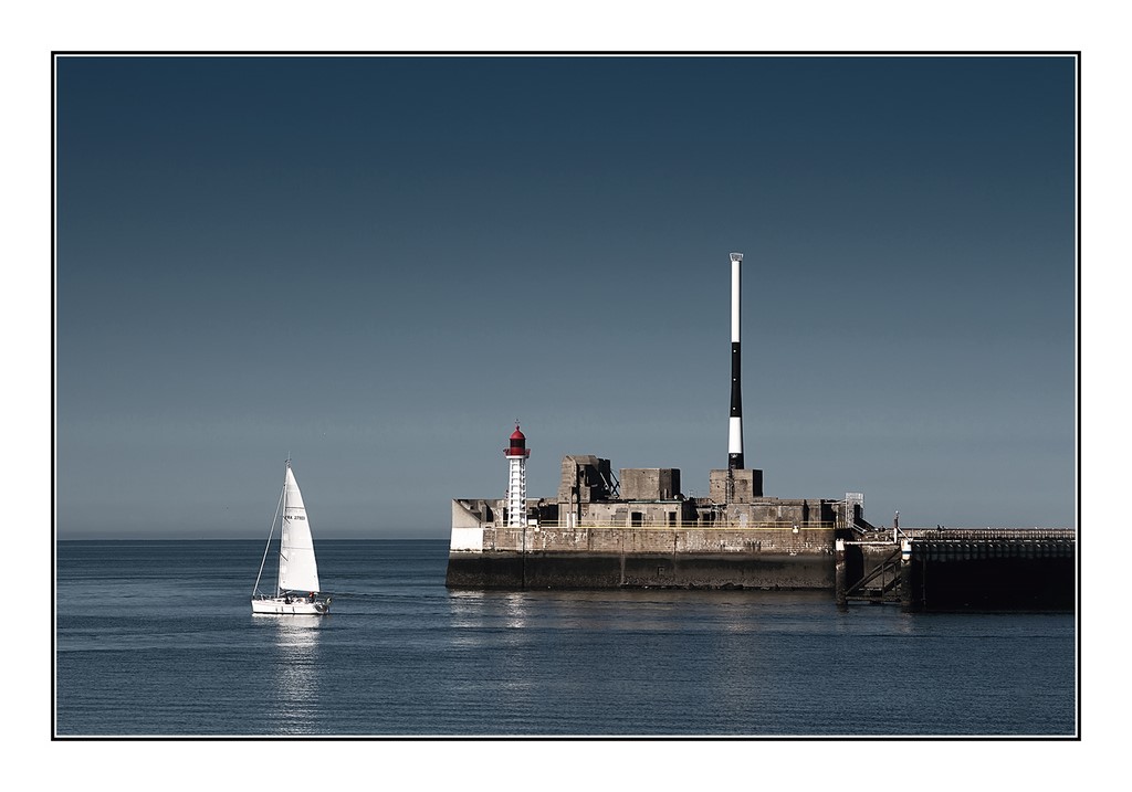 Le Voilier Quitte Le Port