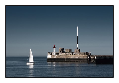 Le Voilier Quitte Le Port